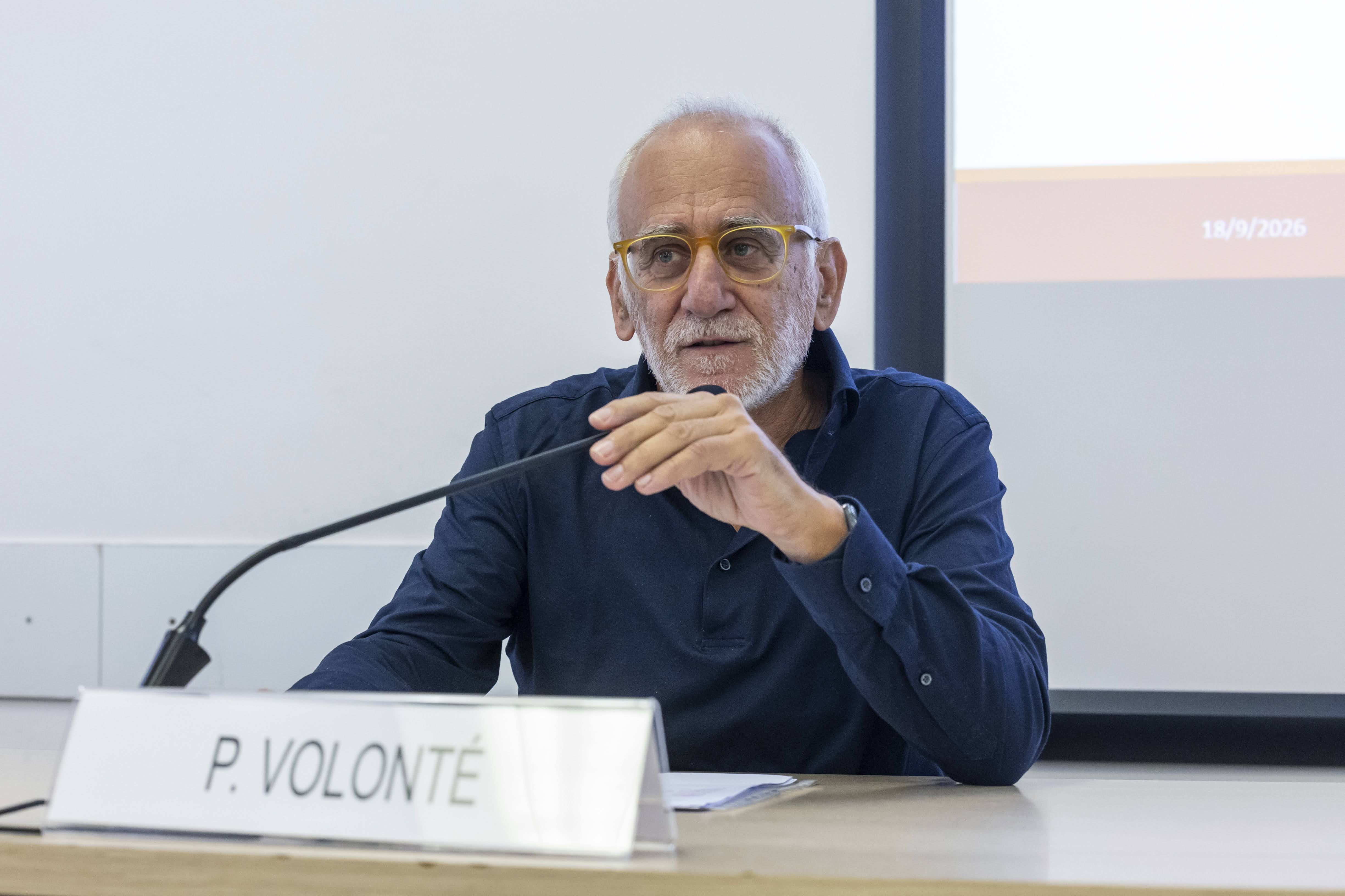 "Comunicare la scienza: mediazioni e mediatori del sapere scientifico nella società complessa". Presentazione dei risultati finali del progetto di ricerca D.3.2/2022 dedicato allo studio del ruolo di media, piattaforme e attori sociali nella comunicazione pubblica della scienza.
Saluti istituzionali e introduzione della giornata del Prof. Piermarco Aroldi e del Prof. Ruggero Eugeni.
Keynote speeches del Prof. Jaron Haramban e del Prof. Paolo Volonté. 
A seguire tavole rotonde con Simone Tosoni, Gaia Amadori, Federico Neresini, Maria Francesca Murru, Irene Picardi e Paolo Gomarasca.